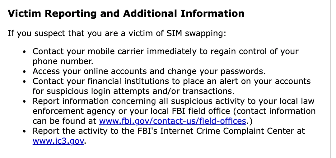 FBI 互联网犯罪投诉中心 2022 年公告的英文页面截图，If you suspect that you are a victim of SIM swapping 一行下面列着五条：联系运营商拿回号码、登录账户改密码、联系金融机构、向执法机构或 FBI 分局报告、向 IC3 报告